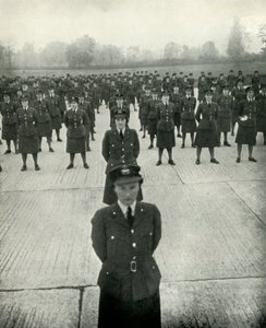 WAAF指挥学院的军官，c1943。 作者 塞西尔·比顿（Cecil Beaton）