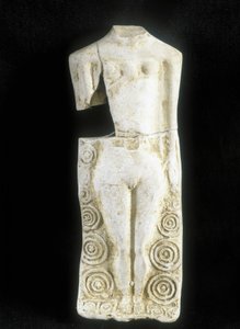 有三个乳房的女人。凯尔特人陶工 "Rextuguenos "签名和rouelles（唯一已知的Armorican陶工）为Laraire（罗马别墅的祈祷场所）制作的雕像。