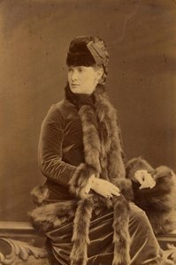 玛丽亚·帕夫洛夫娜·罗曼诺娃 - 俄罗斯大公夫人玛丽亚·帕夫洛夫娜（1854-1920 年），作者：卡尔·贝尔加马斯科（1830-1896 年）。 白蛋白照片，c。 1880. 俄罗斯国家电影和照片档案馆，克拉斯诺戈尔斯克