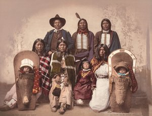 乌特族酋长塞弗罗和家人 作者 Charles A. Nast，底特律摄影公司
