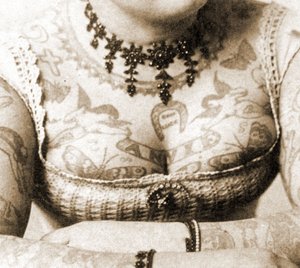 Annie Howard的胸部特写，c.1898（内阁照片）
