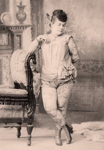Nora Hilderbrandt画象纹身的妇女，c.1896