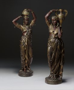 两只印度妇女手持花瓶的青铜火炬，1862 -1865年