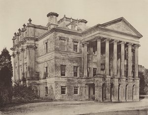 埃姆斯伯里修道院，威尔特，入口前面 作者 查尔斯·拉瑟姆（Charles Latham）