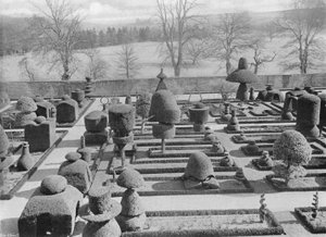 Levens Hall：修剪花园 作者 查尔斯·拉瑟姆（Charles Latham）