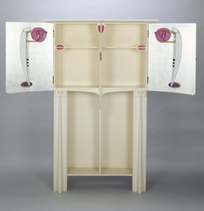橱柜，为14格拉斯堡花园，格拉斯哥，1902年（彩绘橡木）88制作;两个人物在阿拉伯斗篷的侧门和头巾拿着灯笼; 作者 查尔斯·雷尼·麦金托什