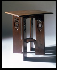 专为1897年格拉斯哥Cranstons Argyle Tearooms小姐的台球室设计的桌子（橡木） 作者 查尔斯·雷尼·麦金托什