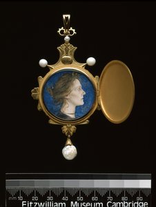 吊坠：Edith Emma Cooper小姐（1862-1913）1901年（黄金，珐琅，珍珠和卫生间） 作者 查尔斯·里基茨
