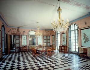 拿破仑一世（1769-1821）居住的马尔马松城堡的餐厅景观，由查尔斯-佩西尔（1764-1838）和皮埃尔-弗朗索瓦-伦纳德-方丹（1762-1853）装饰1800 Rueil Malmaison, musee du chateau 作者 查尔斯和方丹皮埃尔·佩西尔