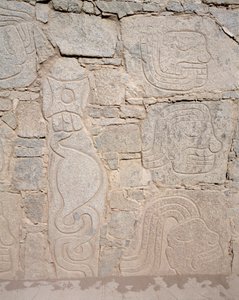 Precolombian art: relief on ruins, 9th century BC (photography 作者 查文查文