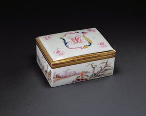 干隆时期（1736-95）c.1750（瓷器）的字母组合鼻烟盒