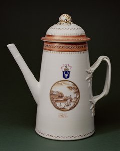 装饰咖啡壶，拥有Machenzie的手臂，1790年（瓷器）