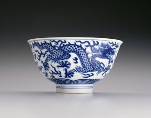 碗与龙和波，咸丰标记和1851年至1861年（瓷器与蓝色釉下）（另见142299）