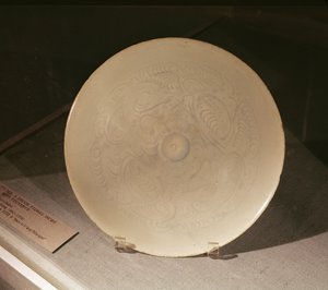 瓷器装饰的碗，来自江西南昌，宋代，12-13世纪（瓷器）