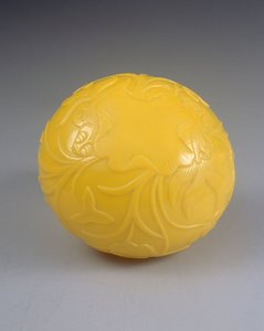 干隆时期（1736-95）雕花碗（彩色玻璃）（另见272124）