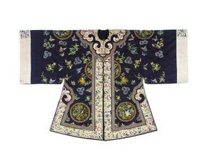 刺绣的浅蓝色汉服的非正式大衣，怀陶，十九世纪第三季度 作者 中文学校