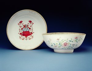 用雍正时期（1723-35）（瓷器）的Joynes的怀抱装饰着粉彩珐琅的一对碗