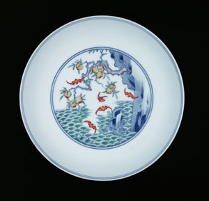 涂有釉下蓝色和ducai珐琅的瓷盘，1723-1735（瓷器）