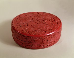 红色漆盒装饰牡丹，1426-27（木）