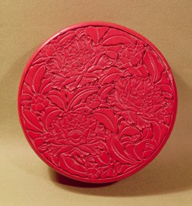 红色漆盒装饰牡丹，c.1426-35（木材漆）（另见52020）