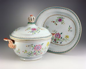 干隆时期的盖碗，盖子和立场，1736-95（粉彩瓷器）