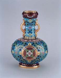 仿景泰蓝装饰的假花瓶，Minton & Co，约1870年（瓷器） 作者 克里斯托弗·德莱赛