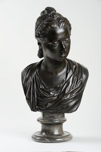 玛莎-斯温伯恩夫人的半身雕像 作者 Christopher Hewetson