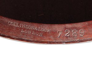 维多利亚时代镶嵌的桌子，细节，约1880年（紫檀木和象牙色）