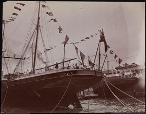 翁布里亚号 "在码头，约1897年（黑白照片 作者 拜伦公司