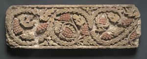 带叶子和葡萄的壁画，300年代至400年代（石灰石）。