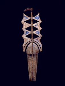 Nwenka面具，二十世纪（木材，颜料和金属） 作者 文化波波