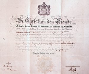 丹麦克里斯蒂安九世（Christian IX）签署的专利，任命威廉·凯西克（William Keswick）为中国香港的丹麦领事，1880年 作者 丹麦学校