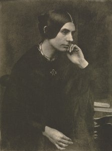 摄影作品：《黑衣女人》，1912年。
