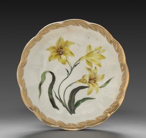 甜品服务的碗：较小的黄百合，约1800年。 作者 德比