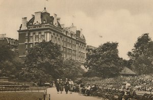 维多利亚花园的维利尔斯街部分和塞西尔酒店景观，c1935年。