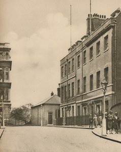 唐宁街西端10号和外交部瞥见，约1935年。 作者 唐纳德·麦克利什