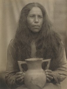 切诺基妇女，约 1929 年（黑白照片）