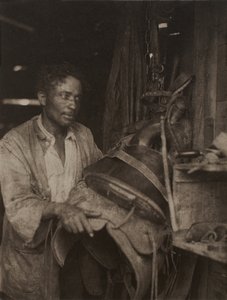 马鞍上的男人，约 1920 年（铂金印刷品）