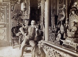皮埃尔-洛蒂（1850-1923）法国作家，这里是罗什福尔的家，由保罗-卡东又名多纳克拍摄，约1892年。