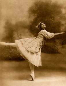 卡萨维娜夫人，1913年。