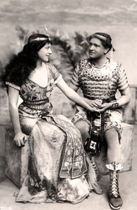 露丝·维森特（Ruth Vicent）1877-1955和罗兰·坎宁安（Roland Cunningham），来自20世纪初来自Amasis的场景。