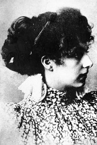 Mata Hari 年轻时（黑白照片）