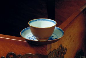 巴达维亚器皿和茶碟，沉船“ Geldermalsen”的货船，c.1750 作者 荷兰学校