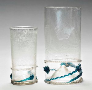 两个Façon-de-Venise玻璃“ Comet”烧杯（玻璃） 作者 荷兰学校
