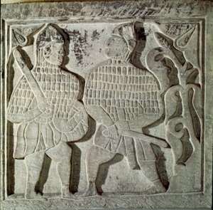Seljukide Art（Seljukide或Saljuqide）：代表两个战士的低浮雕。 来自土耳其科尼亚。 13世纪。 土耳其伊斯兰艺术博物馆，伊斯坦布尔 作者 王朝塞尔柱克