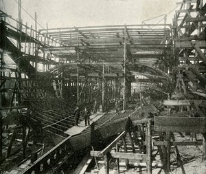 战舰的建造：泰晤士河铁工厂正在建造的一流巡洋舰，c1897年