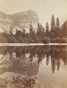 镜湖，优胜美地山谷，1872 年（照片） 作者 爱德沃德·迈布里奇