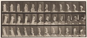 板430.厕所;脱衣服，1872-1885 作者 爱德沃德·迈布里奇