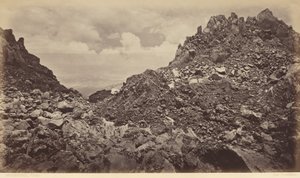 1877 年，从火山口俯瞰克萨尔特南戈（照片） 作者 爱德沃德·迈布里奇