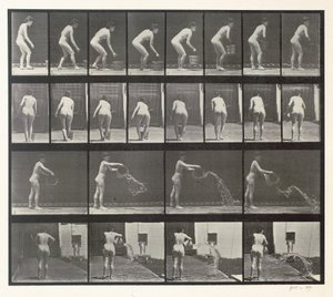 女人扔了一桶水，从&39;动物运动&39;板，401年，1887年 作者 爱德沃德·迈布里奇